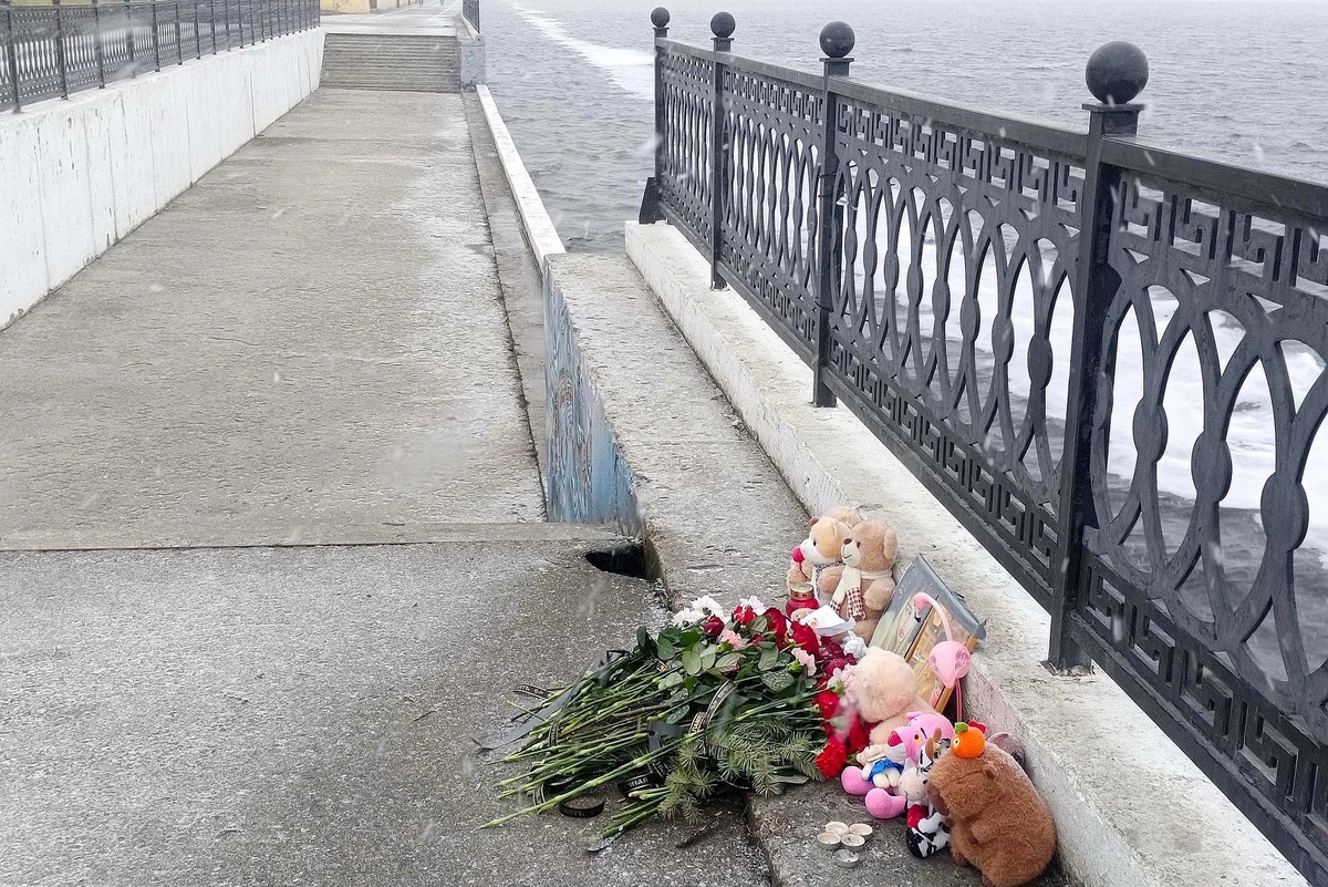    Место последней прогулки влюбленных. Здесь действительно есть риск оступиться и упасть в ледяную Волгу. / Сергей Бабкин/ РГ