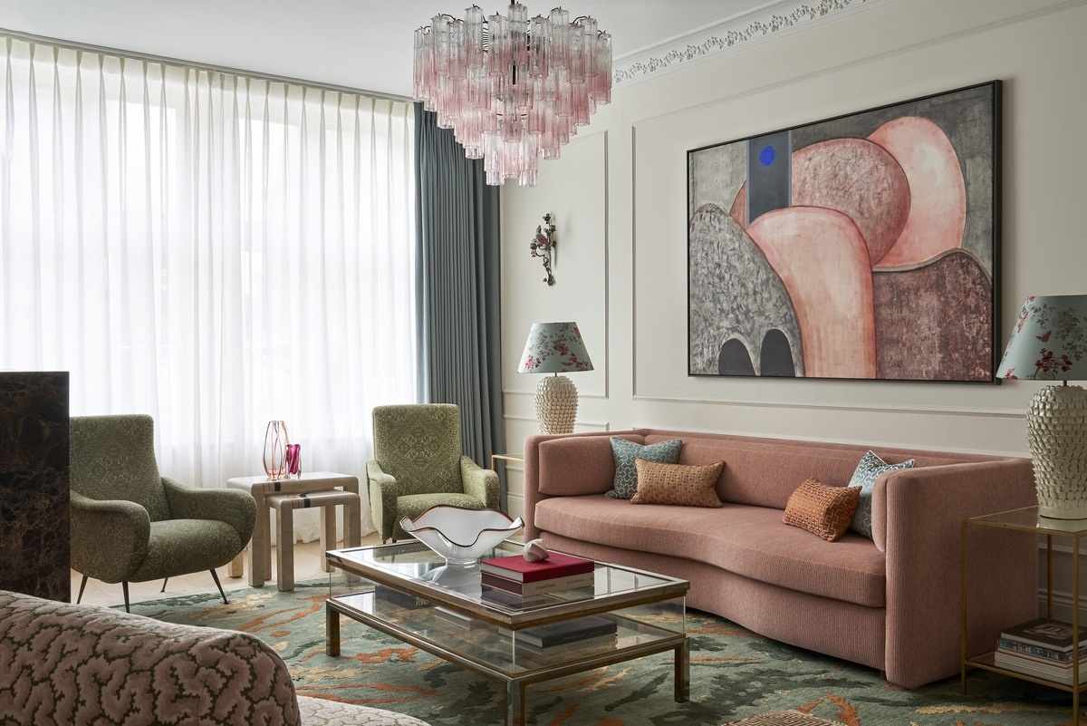 Натуральные материалы в интерьере зала. A London Vicarage Reimagined (Studio Ogee) Источник: SBID International Design Awards