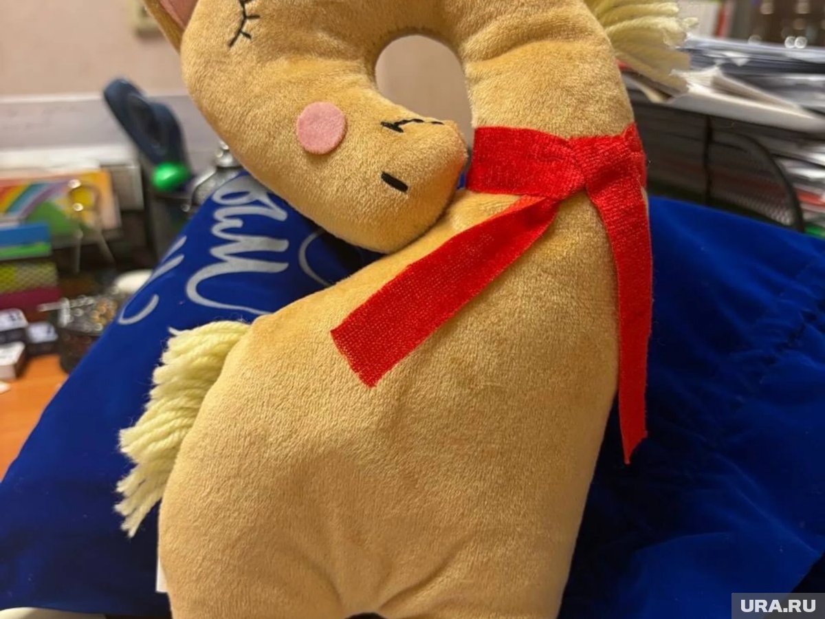    Игрушечный символ года