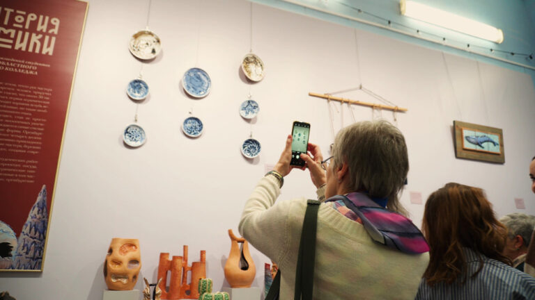    В Музее скульптуры Петиных открылась выставка студенческой керамики Оренбуржье