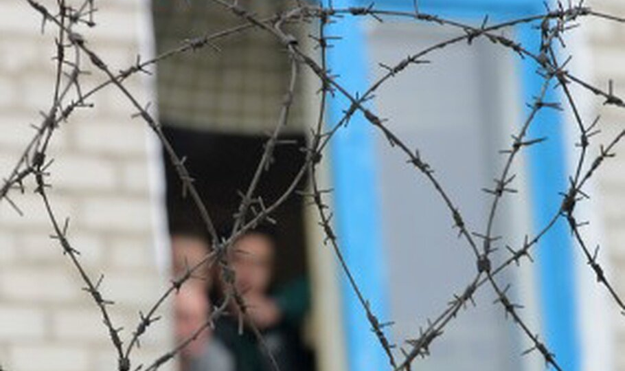 Ч. 2 ст. 318 УК РФ. Освобождение в зале суда. Назначение наказания условно.