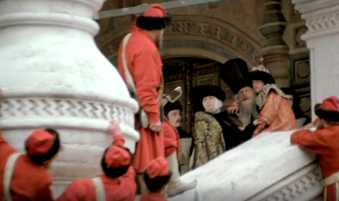 Стрелецкое войско идёт к Кремлю. Кадр из фильма "Юность Петра".