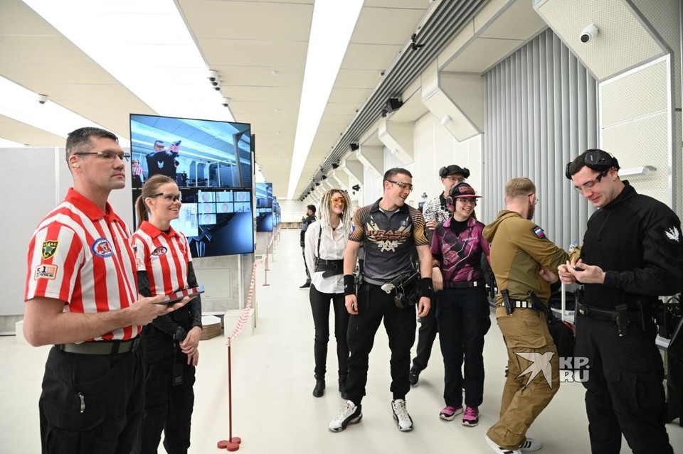    Спортсмены не только поражали мишени, но и активно общались между собой Ольга ЮШКОВА