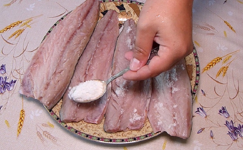 Советский рецепт спецпосола скумбрии: как дома приготовить легендарное «Мурманское сало»