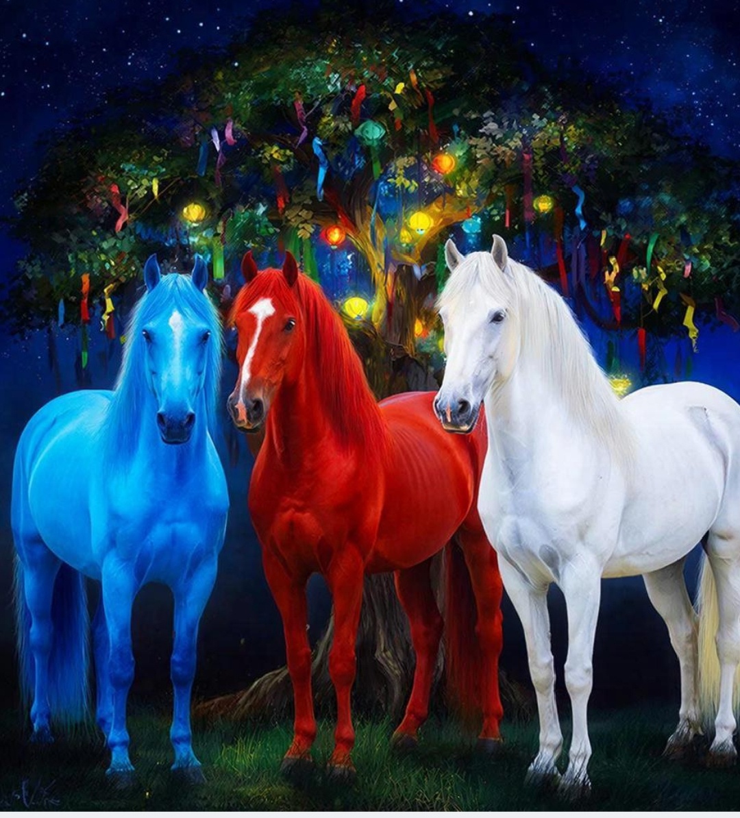 Выбираем из трёх коняшек на картинке свою по цвету и ниже читаем свой вариант