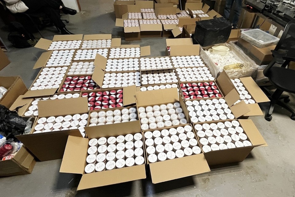    Цех со снюсом нашли на Васильевском острове. Фото: пресс-служба ГУ Росгвардии по СПб и Ло