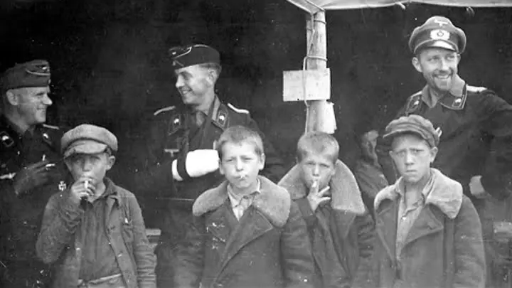 Одна деталь, выдавшая агента Абвера с потрохами: юный партизан увидел это у нищего оборванца и сразу всё понял