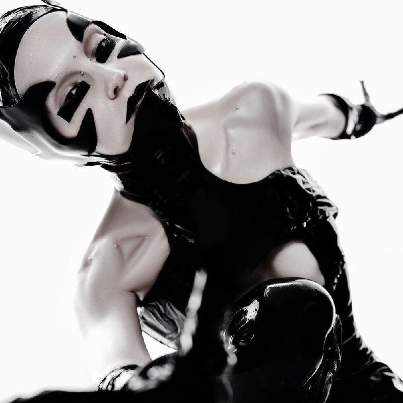 Новый шокирующий образ Глюкозы – эпатаж или крик души?