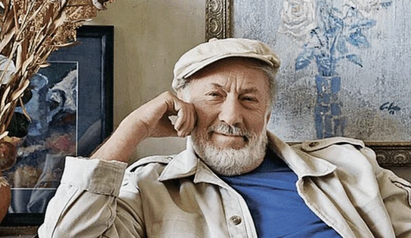    Знаменитый дед актёра, Олег Савостюк, чьи работы хранятся в крупнейших музеях страны.