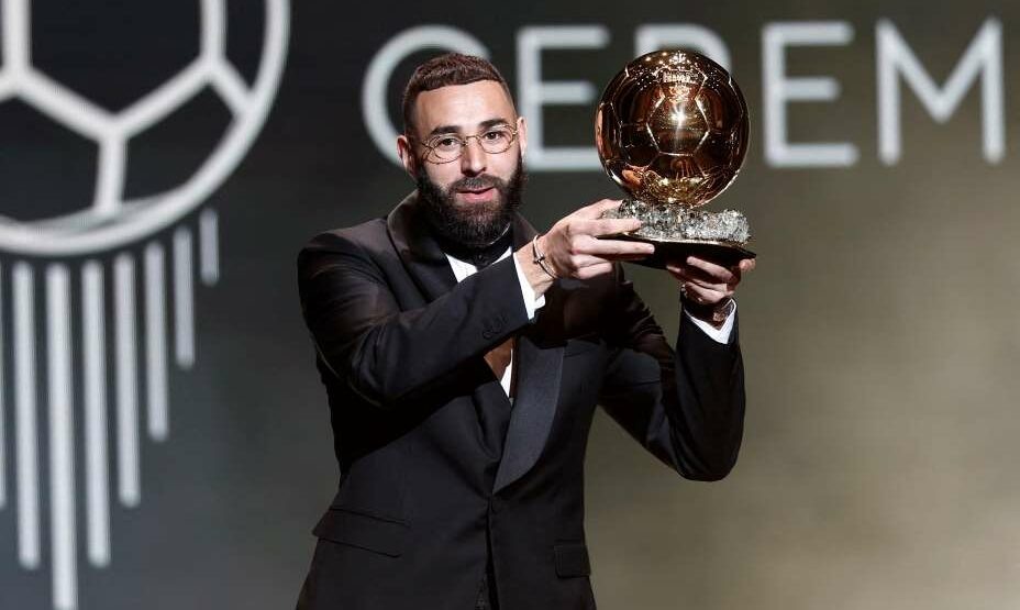    Карим Бензема с «Золотым мячом» 2022. Фото: Reuters