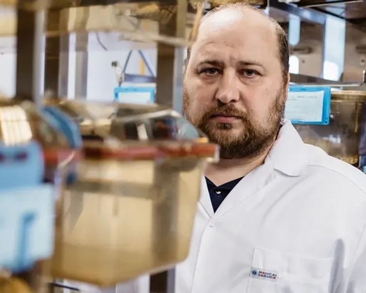     Ученый-микробиолог из Курска Денис Логунов возглавил центр имени Гамалеи