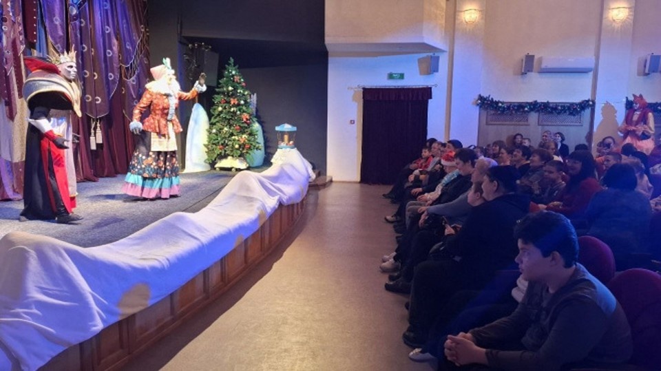    Мальчишки и девчонки участвовали в интерактивных представлениях и в творческих мастер-классах по изготовлению новогодних игрушек. пресс-служба губернатора и правительства Белгородской области