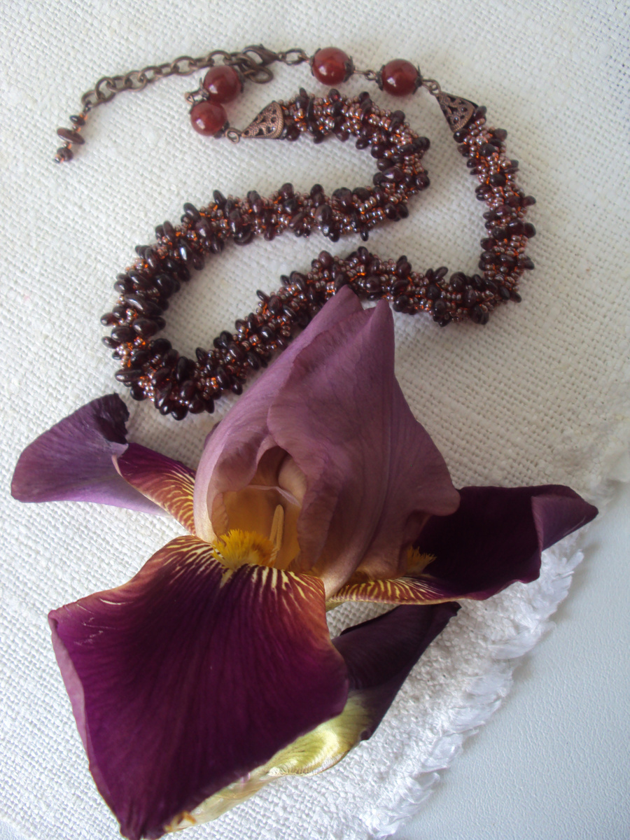 американский с гранатом по центру дуги