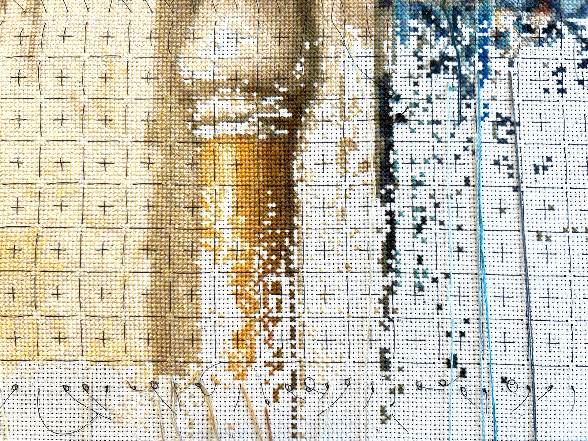 Желтый на колонне - прямо, насыщенный, яркий и конкретный