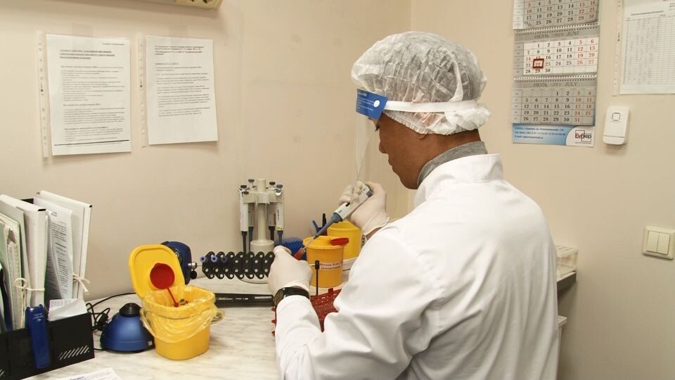    СПИД-центр Алтайского края, лаборатория. Источник: телеканал "Толк"