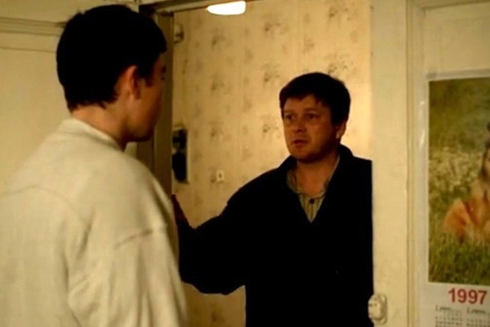    На снимке: Владимир Ермилов (справа) и Сергей Бодров в роли Данилы Багрова (слева). Фото: кадр из фильма "Брат" (1997)