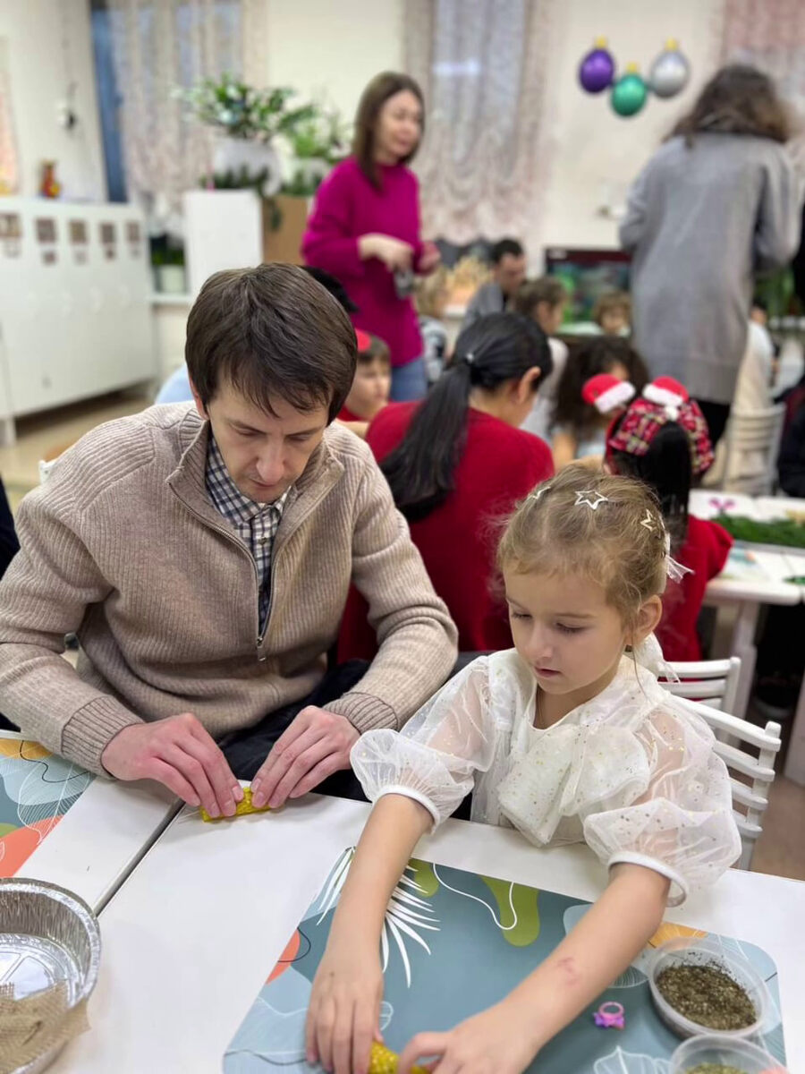 Новогодний праздник в классе Casa dei Bambini 3-6 вместе с родителями