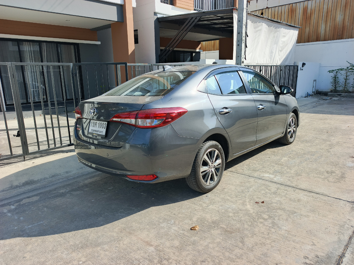 Вот она моя машина уже около моего дома.