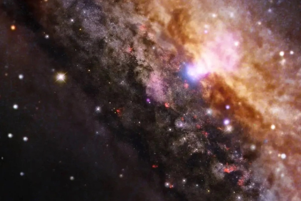    Явление гравитационного линзирования позволяет выявить скопления материи, даже если она невидима