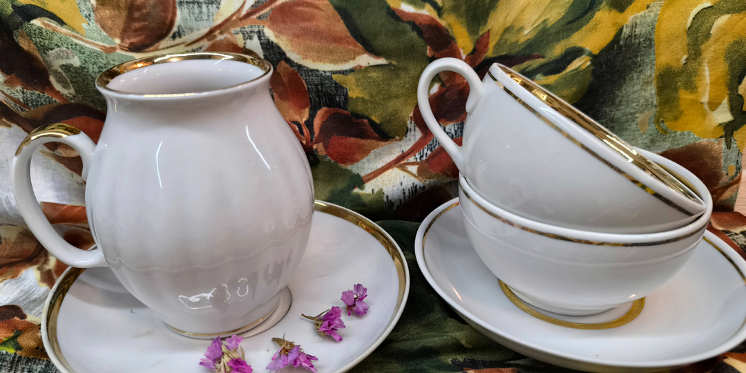 К белым чашкам прибавление