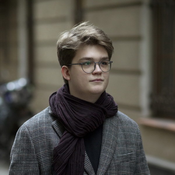     От Баха до Прокофьева: 19-летний пианист-виртуоз Пётр Акулов выступит в Московской филармонии