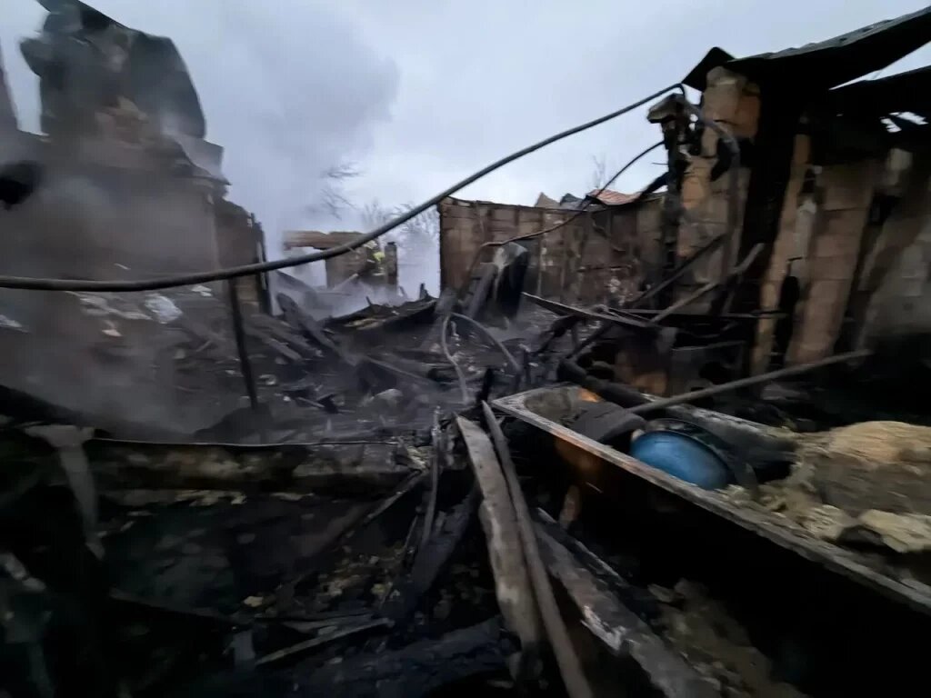 Фото из ТГК прокуратуры Волгоградской области📷    Младший погиб, средние в больнице, родители в реанимации: пожар под Волгоградом едва не убил всю семью
