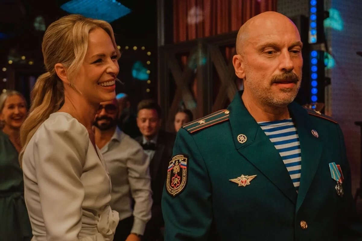    К своей роли вернётся Дмитрий Нагиев («Физрук», «Кухня»).