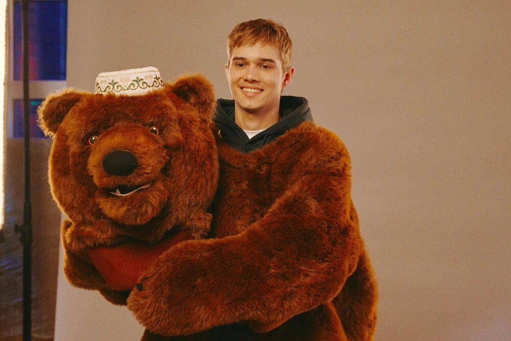    Традиционно фильм «Ёлки» расскажет о судьбах людей, сплетенных в одну большую историю. Фото: Кадр из фильма