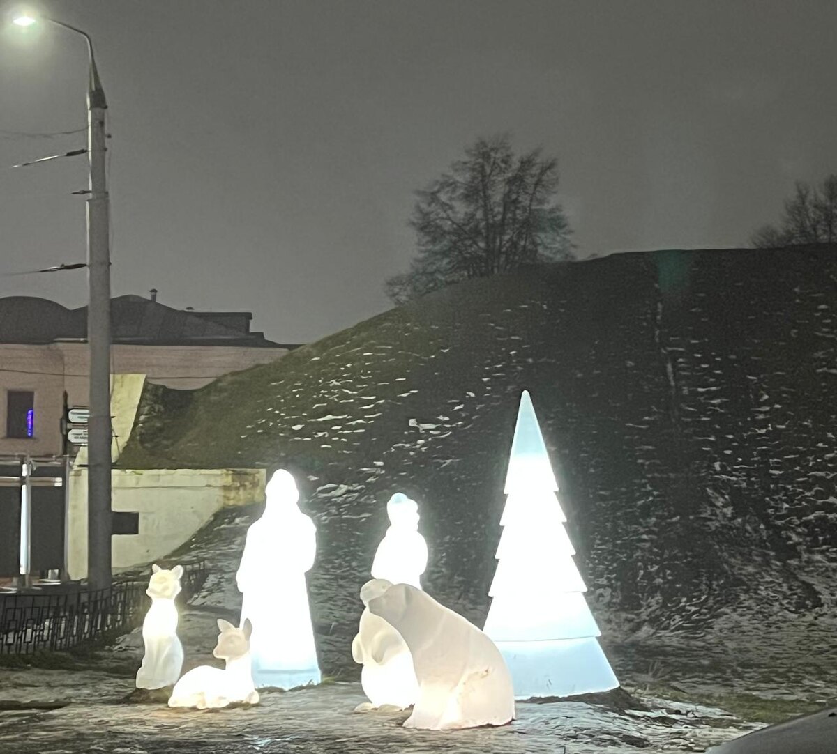 У Козлова вала, рядом с Золотыми воротами. Фото С. Спижевой