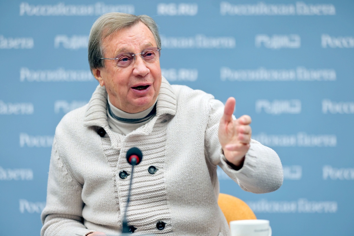    Юрий Павлович Семин с большим удовольствием рассуждает о всех тонкостях футбола. / Александр Корольков/РГ