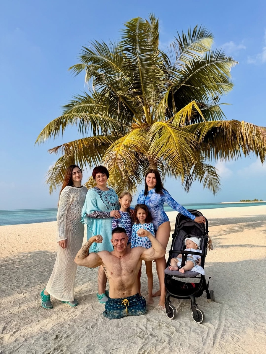     Рөстәм Нәбиевтең ғаиләһе был юлы ҡайҙа ял итә?