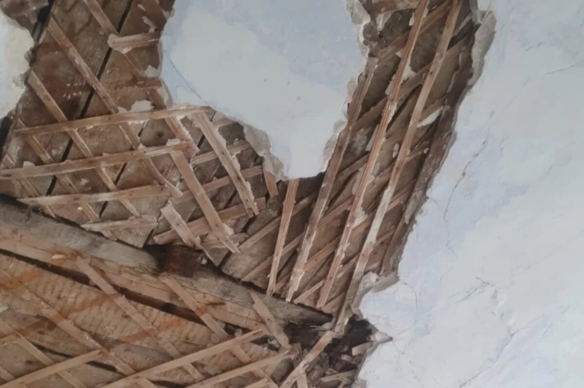    В жилом доме в Пермском крае обрушился потолок