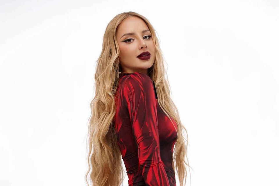    Анна Асти стала наставницей шоу «Голос». Фото: Первый канал