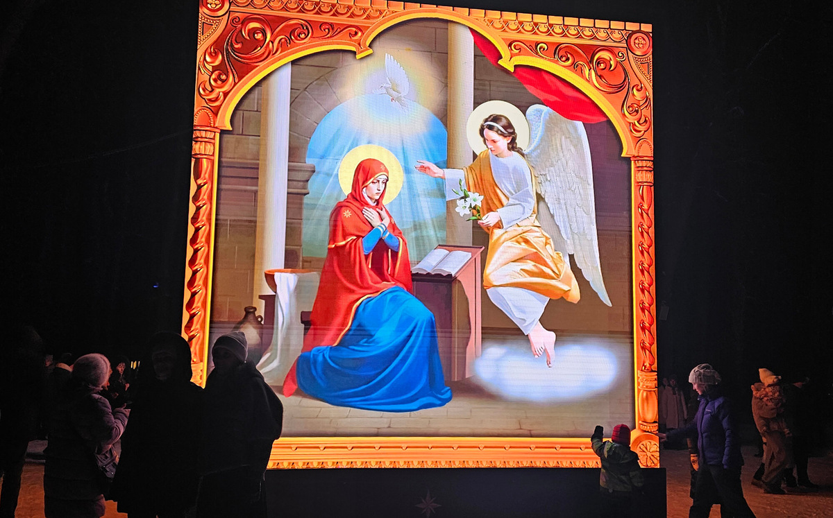 На Рождество-2025 в парке установили масштабную инсталляцию «Вертеп», выполненную в традициях палехской иконописи 