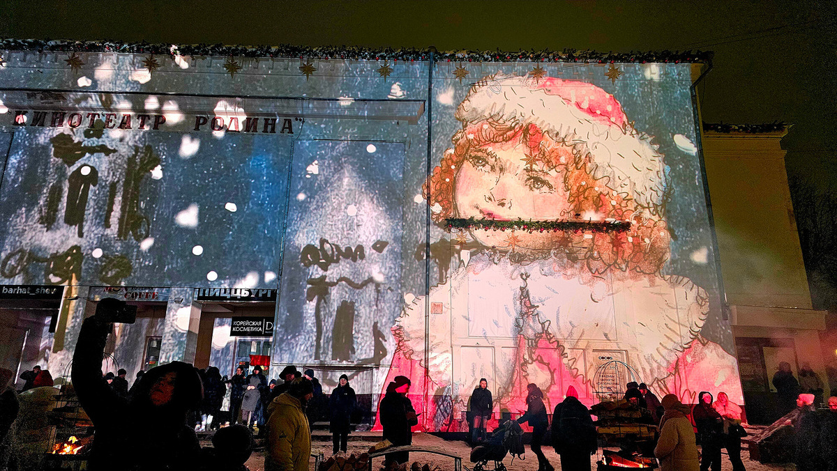 Тысячи огоньков, колокольный звон, запах свежей выпечки и сосновых поленьев, световые инсталляции — то, ради чего стоит приехать в Шую на зимние праздники