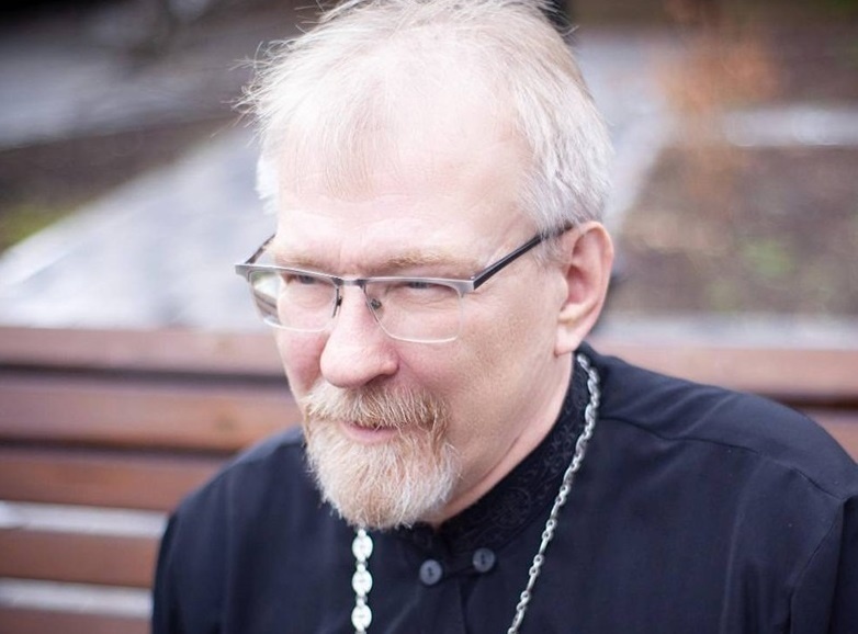 Отец Сергий - священник и поэт - служит в Минусинске