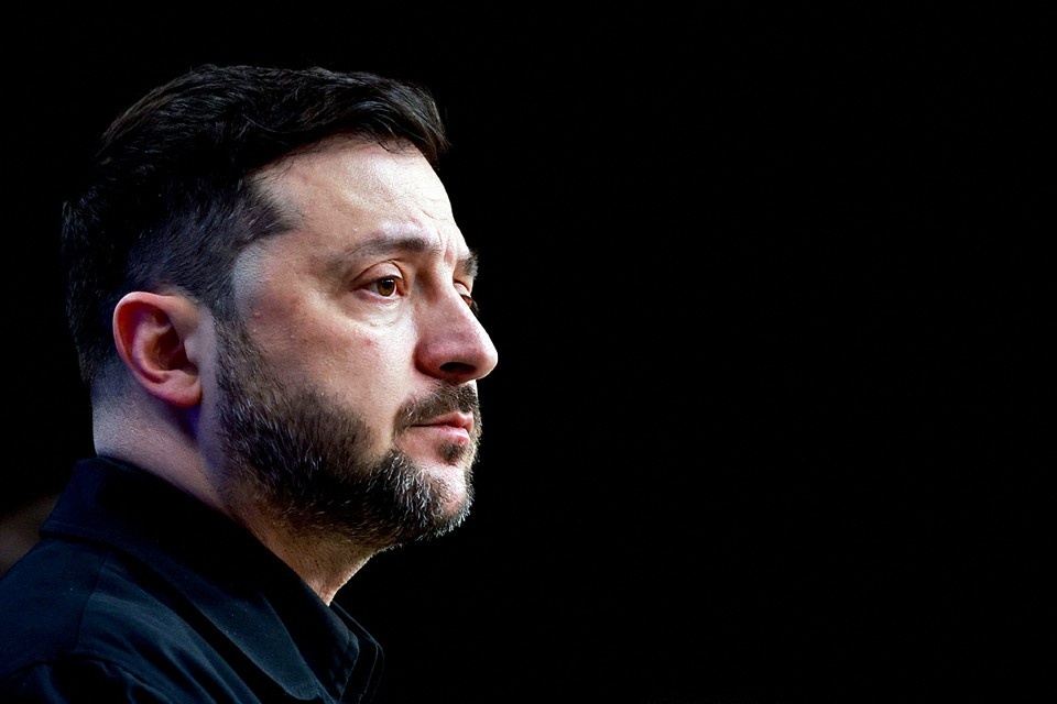    Жители Украины начинают сознавать, что для лидеров украинской хунты война давно превратилась в инструмент безудержного воровства REUTERS