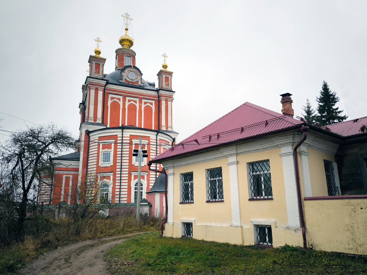 Собор Корсунской иконы Божией Матери (Корсунский собор) и жилой дом середины XVII века 