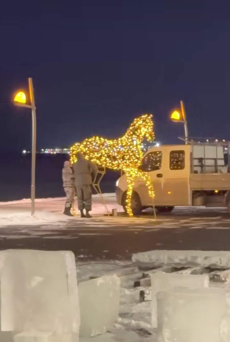 На набережной 