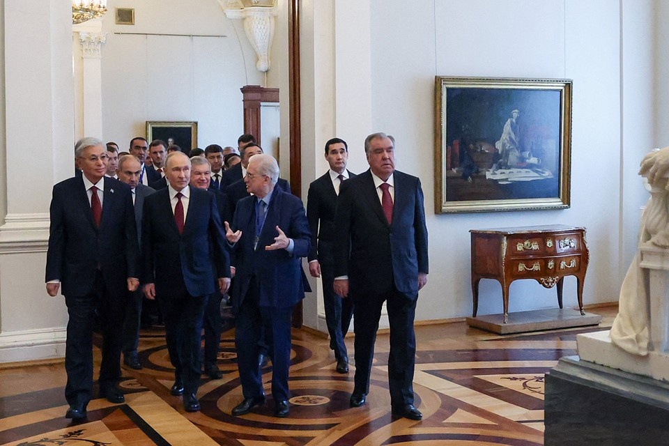    Редко президентам удается посетить музеи REUTERS