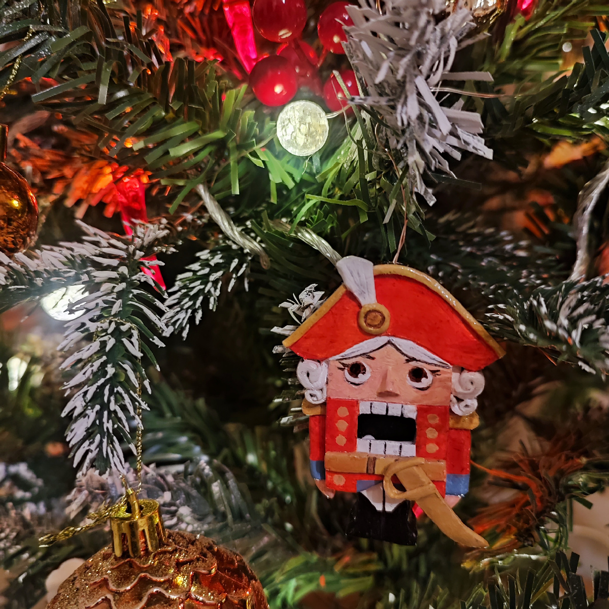 Буду сегодня развлекать вас фотографиями своей елки, в качестве компенсации 