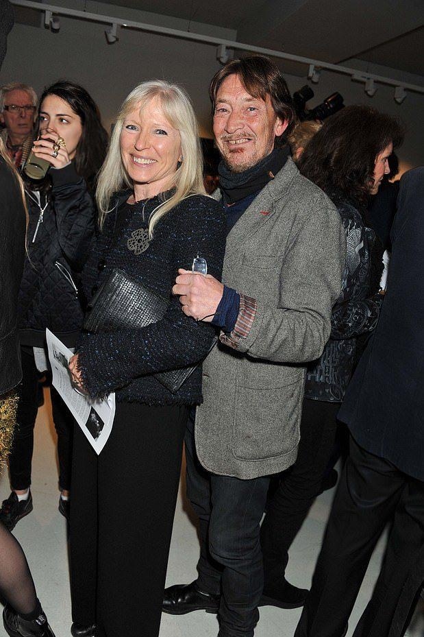    Британский певец Крис Ри с женой ДжоанСоцсети