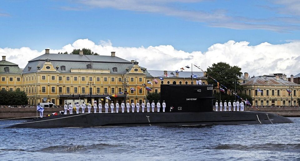    Дизель-электрическая подводная лодка «Санкт-Петербург» проекта 677 «Лада». Pavel Byrkin/Kremlin Pool / www.globallookpress.com