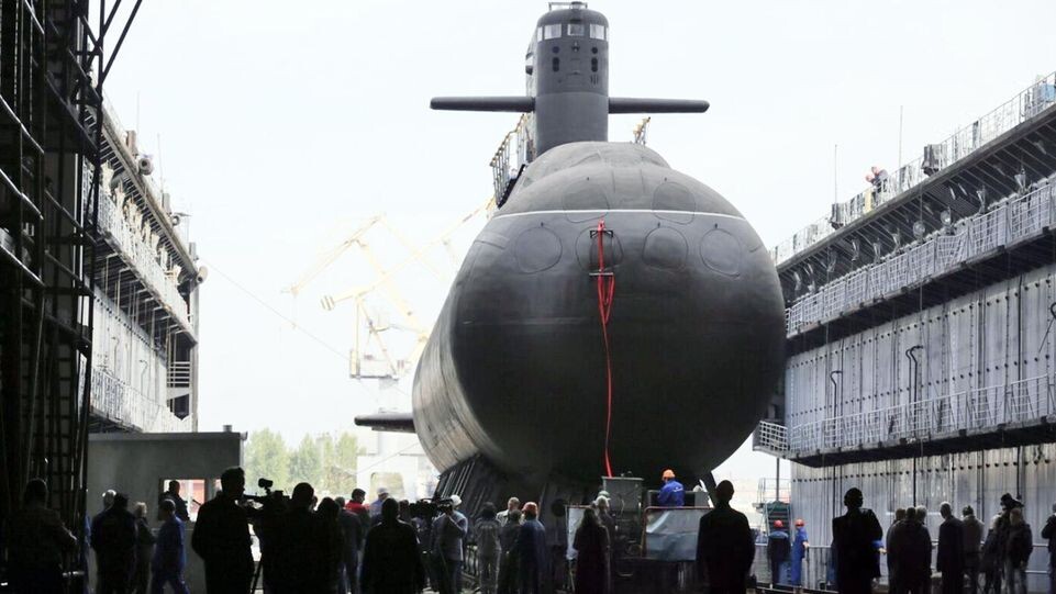    Спуск на воду дизель-электрической подводной лодки «Кронштадт» проекта 677 «Лада», Санкт-Петербург, 2018 год. Ирина Мотина / РИА «Новости»