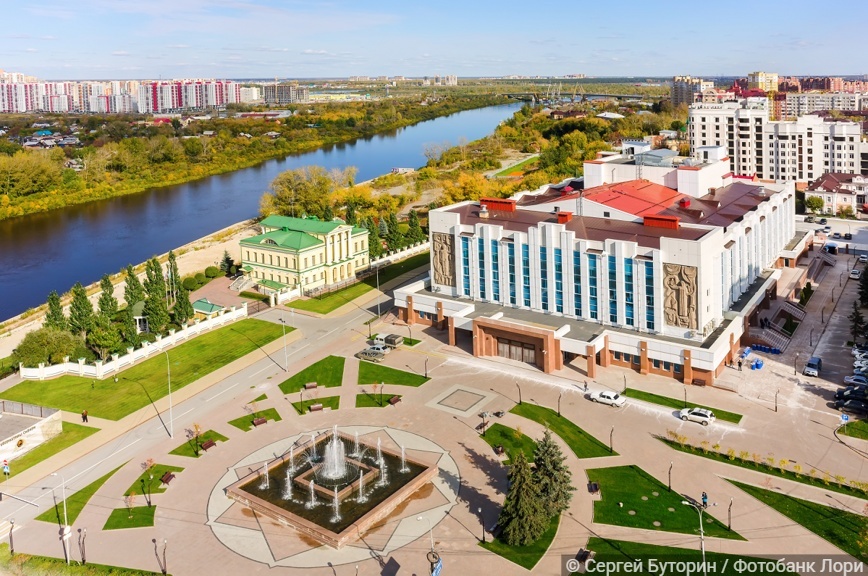 Вид с высоты на ДК "Нефтяник"