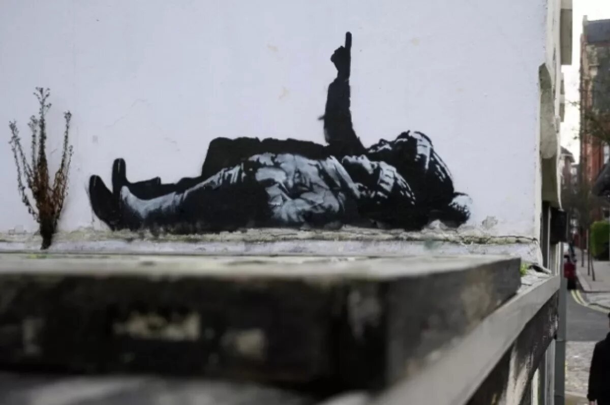    Художник Бэнкси представил мурал с бездомными детьми в центре Лондона