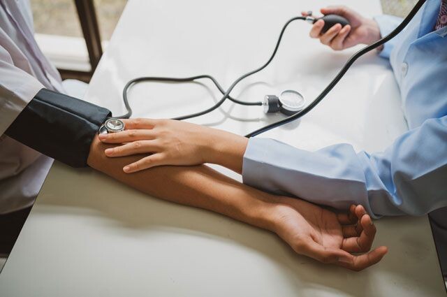 Почему таблетки не помогают? 5 причин, по которым ваше давление продолжает оставаться повышенным