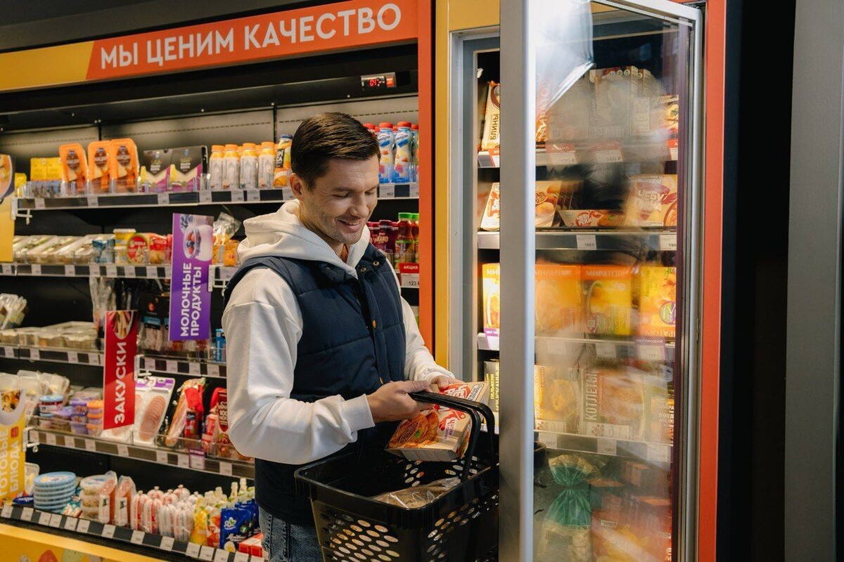    «Газпромнефть» развивает на АЗС формат магазинов шаговой доступности / Источник: Пресс-служба АЗС «Газпромнефть»