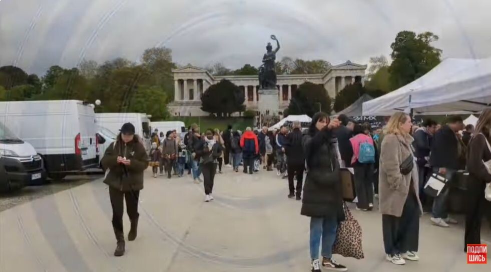 Площадь пред дворцом Нимфенбург на Терезиенвизе (луг Терезы)