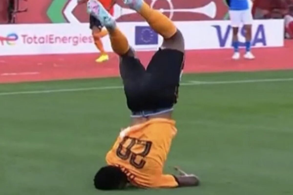    Футболист Дака чуть не сломал шею, празднуя гол на 92-й минуте матча